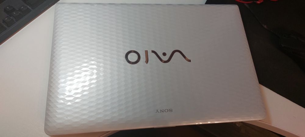 Sony Vaio 17.3" i3-2330M 8GB DDR3 SSD 240GB GeForce 410M