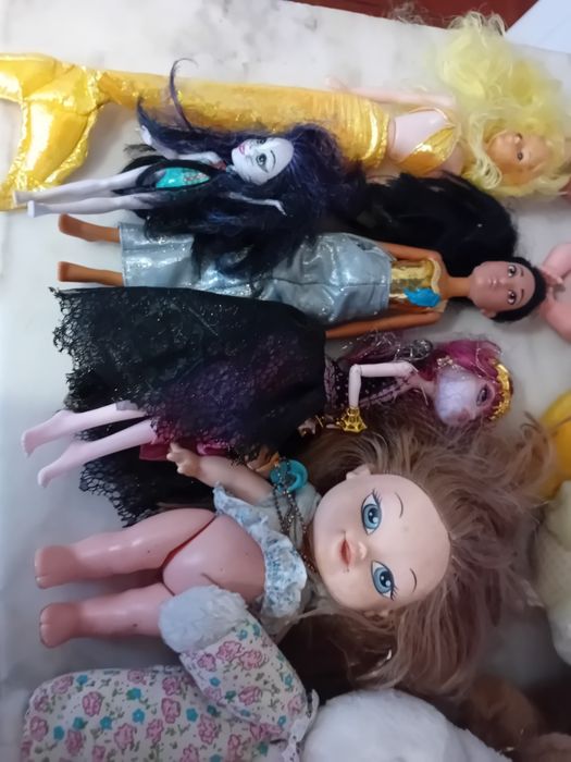 Conjunto de Bonecas/Brinquedos/Peluches Diversos