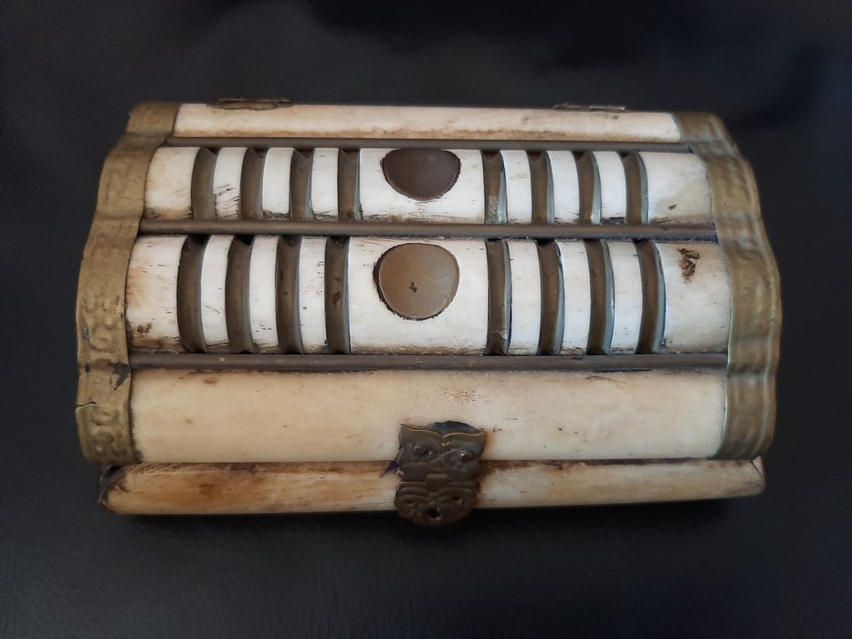 Canecas chávena antiga Checoslováquia miniatura caixa em osso veludo