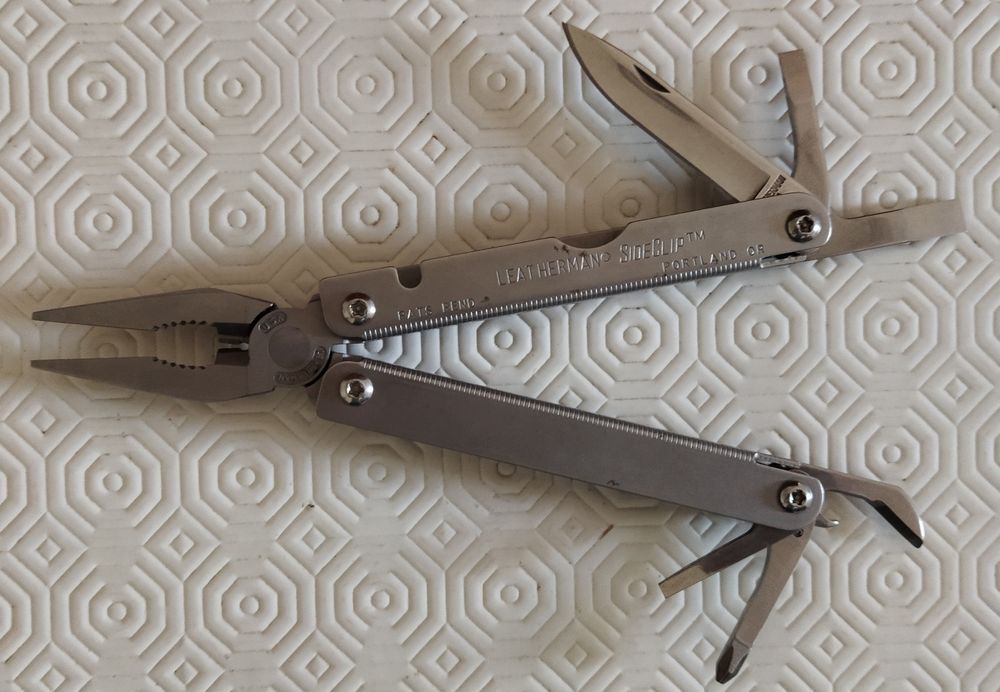 Alicate Universal Letherman