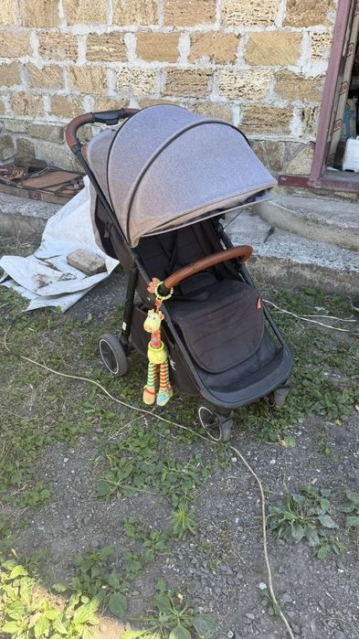коляска прогулочна продам