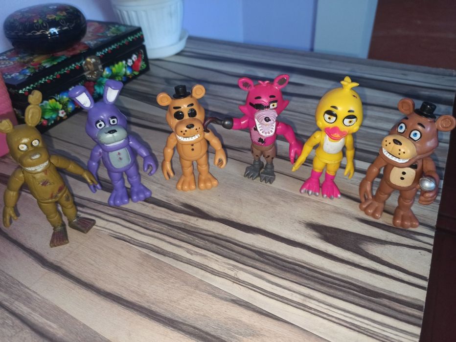 Продам фигурки фнаф
