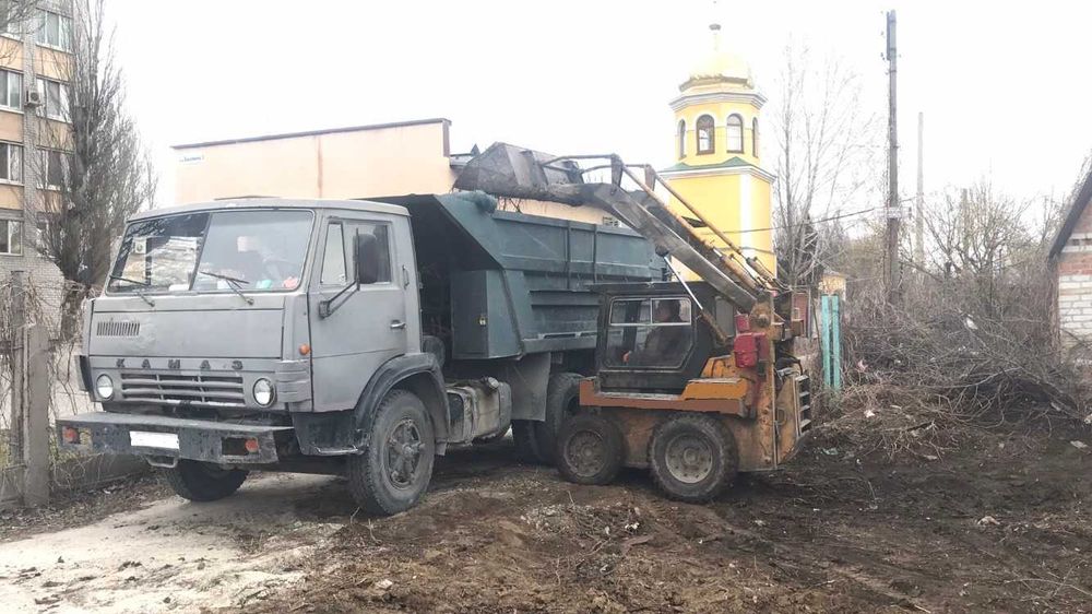 Пісок, шлак, щебінь, відсів, бут, гліна, чернозем. Вивіз сміття.
