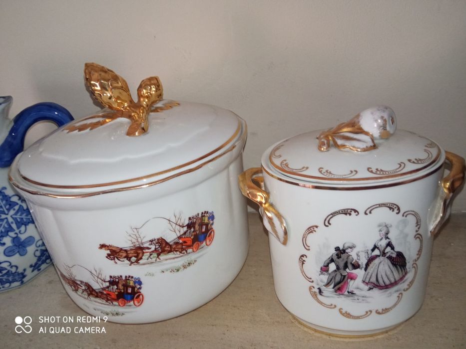 Potes em louça da Sociedade Porcelanas