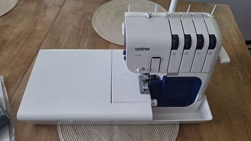 Owerlok maszyna brother 4234d