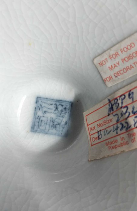 Pote com tampa e pegas laterais, China