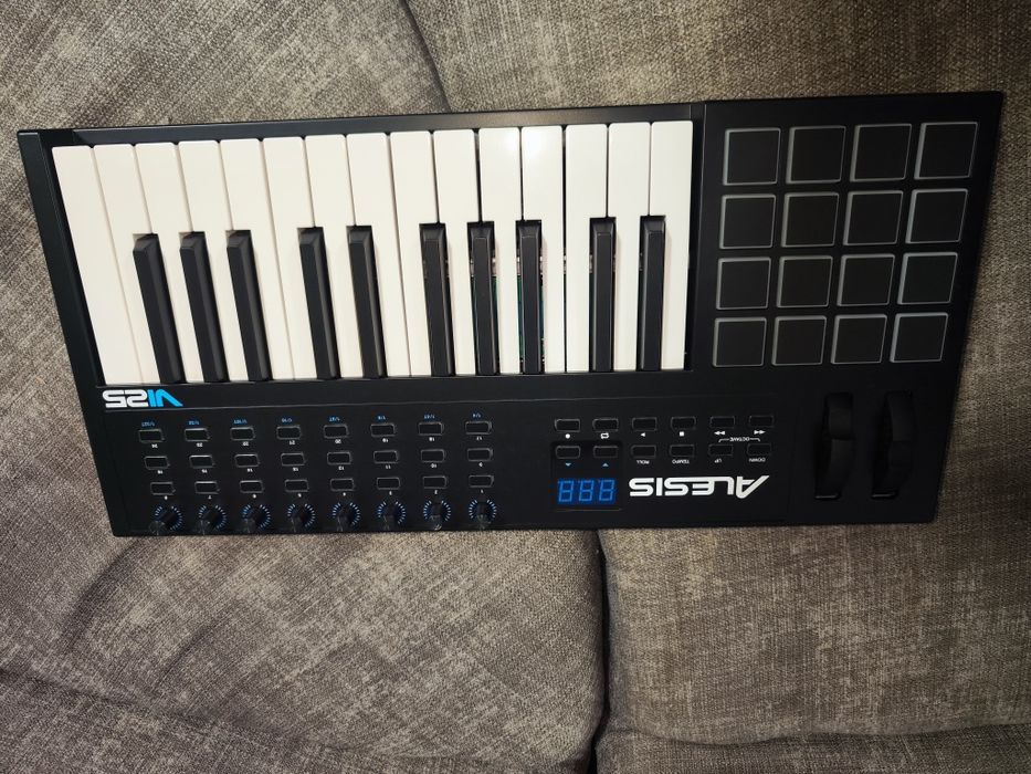 Alesis VI25 – Controlador MIDI 25 Teclas – Praticamente Novo + Caixa Original