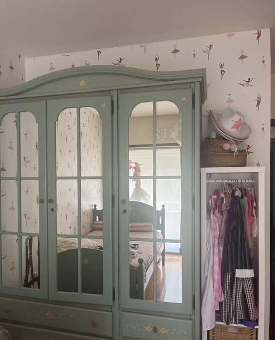 Quarto pinho menina