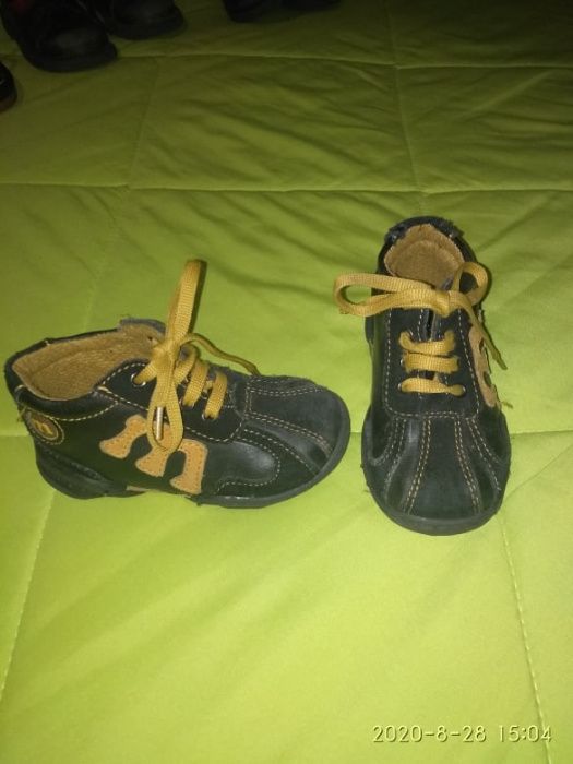 Botas e sapatos criança