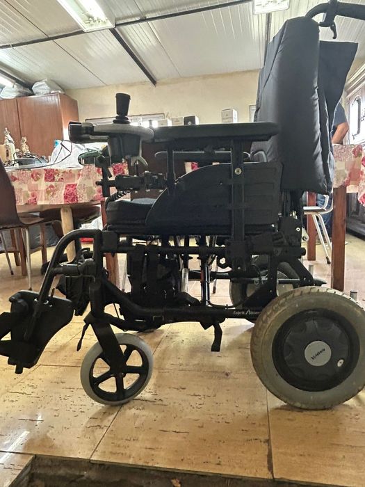 Cadeira de rodas elétrica