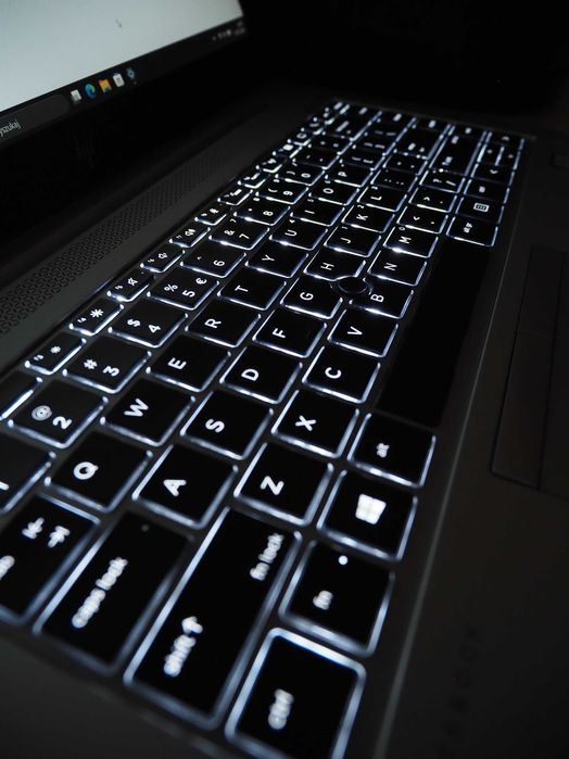 HP EliteBook 840 G5 | i5-8350U | 16 GB RAM | SSD | Windows 11