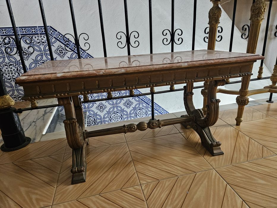 Conjunto mesa de centro, credenza e espelho