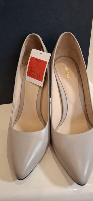 Женские кожаные туфли на каблуке, Braska, p.39, т.25 см, новые