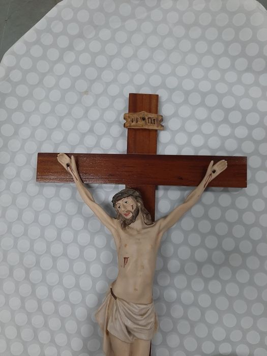 Crucifixo  em bom estado de conservação