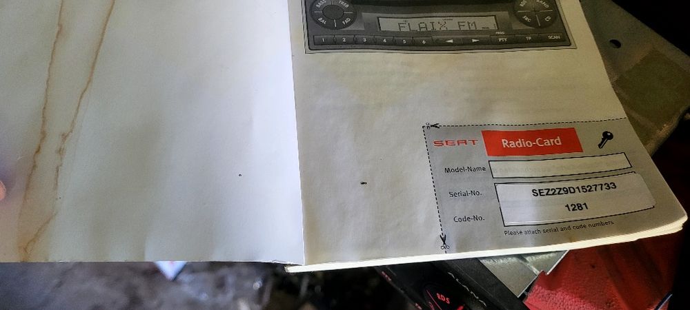 fabryczne radio seat alana