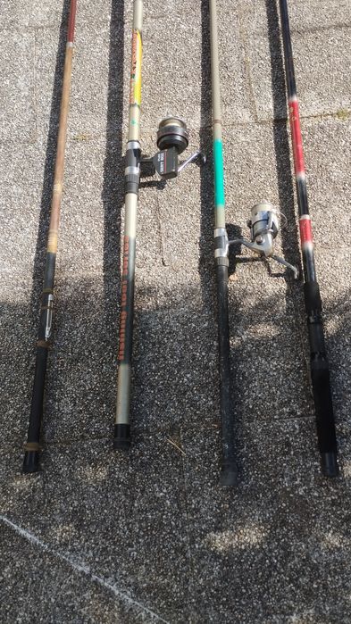 Canas de pesca com carrinho