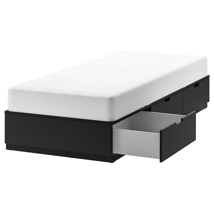 Czarne łóżko ikea