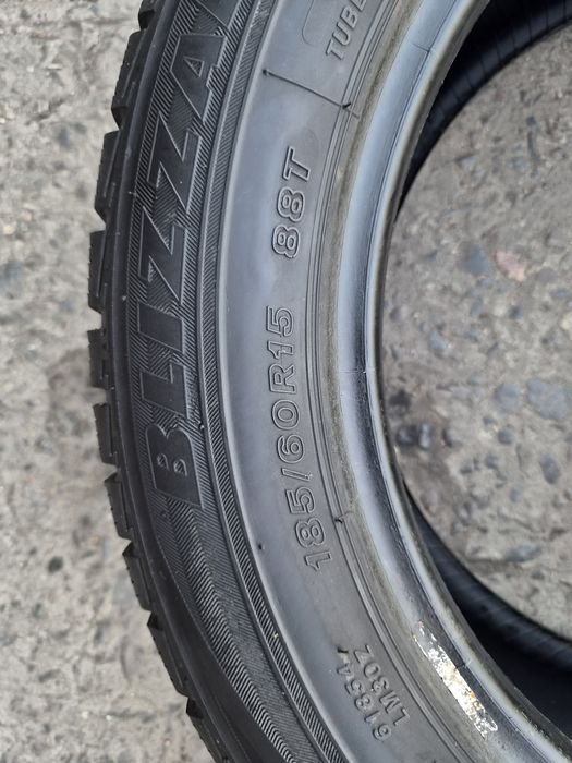 Шини всесезонні 185/60/r15, Bridgestone Blizzak LM-30.