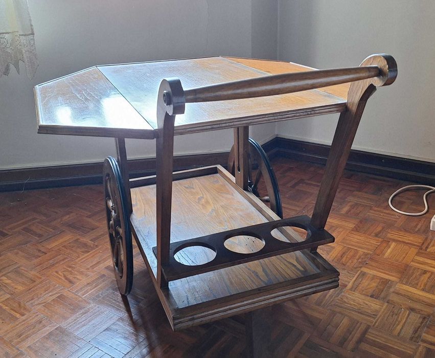 Carrinho de chá em madeira