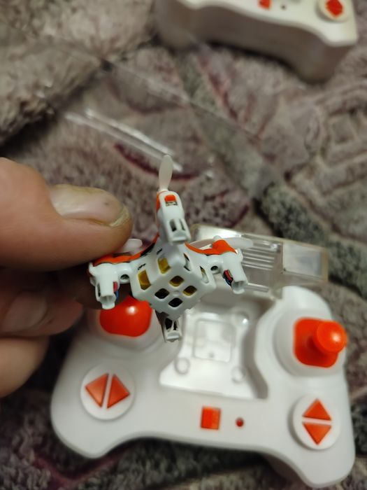 Продам два мини дрона с пультами