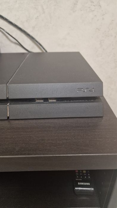 Ps4 500GB +  gry