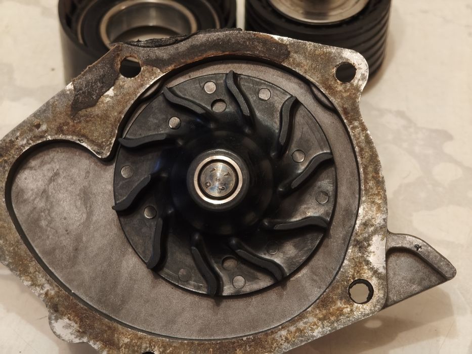Помпа renault scenic grand 2 2.0 F4R
