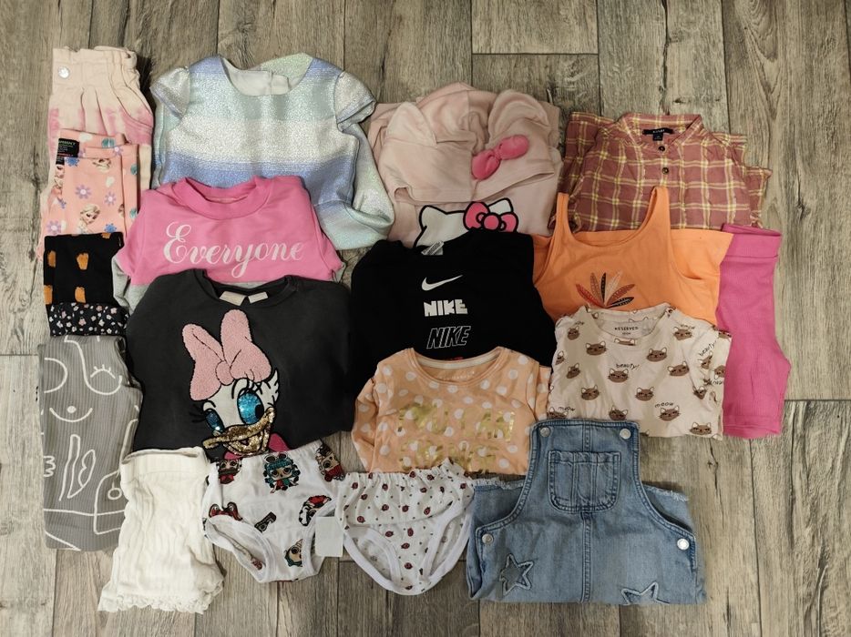 Дуже гарний лот одягу для дівчинки