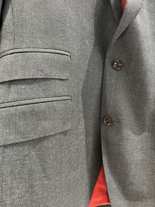 Чоловічий костюм сірий SUITSUPPLY
