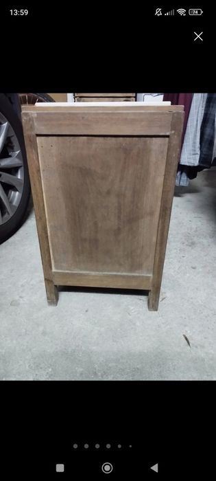 Mesa de cabeceira antiga, tampo de pedra branca