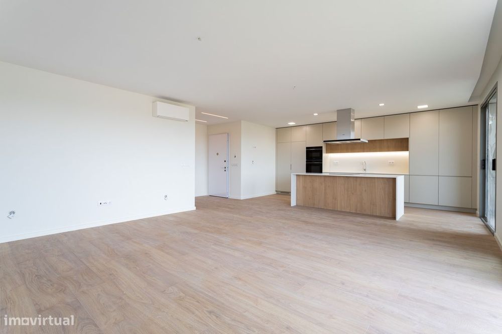 Apartamento T3 Novo a Estrear | 3 Suites | Vista Rio | Garagem Box | C