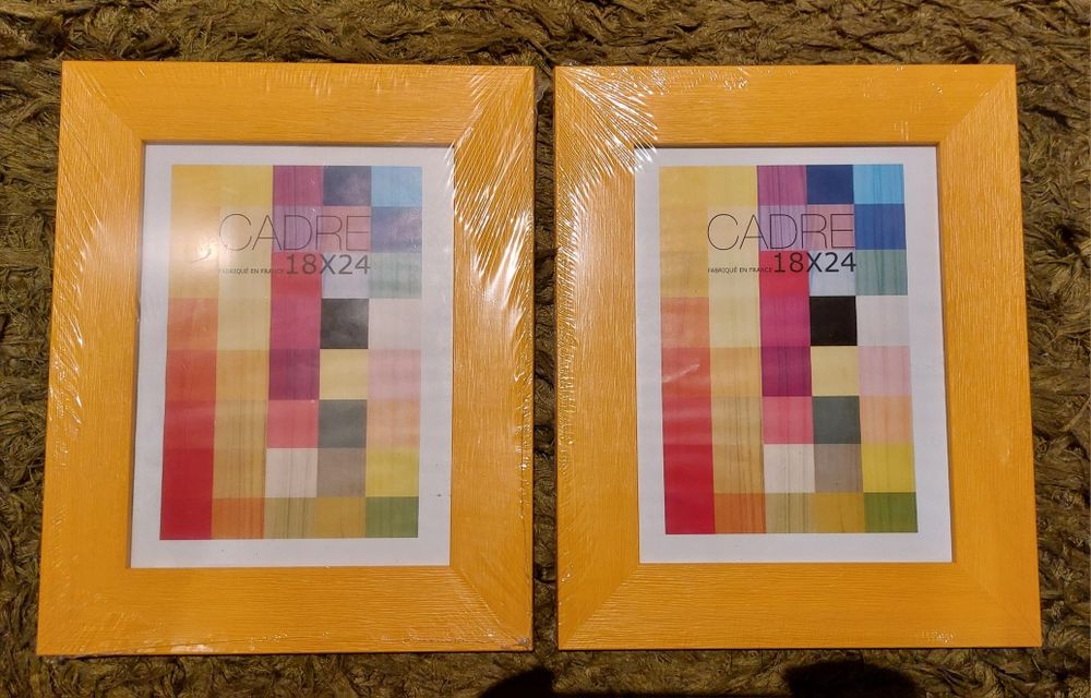 Duas molduras amarelas