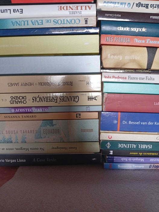 Vendo 50 livros de vários temas