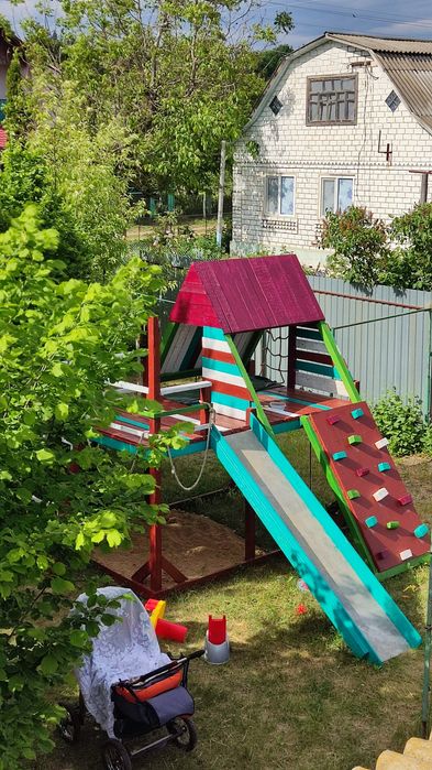 Дачна ділянка з будинком