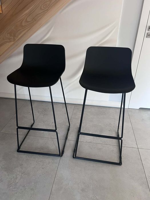 Hocker/ Czarne krzeslo