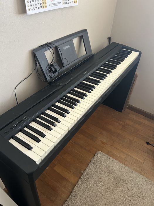 Piano com estrutura Yammaha
