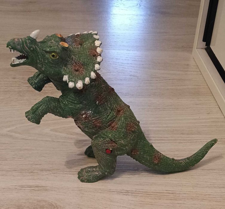 Zabawki dinozaury