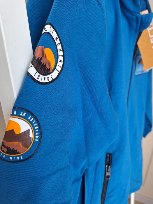 Chłopięca niebieska bluza z kapturem go outside nowa Coccodrilo