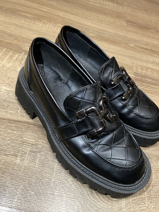 Стильні жіночі лофери