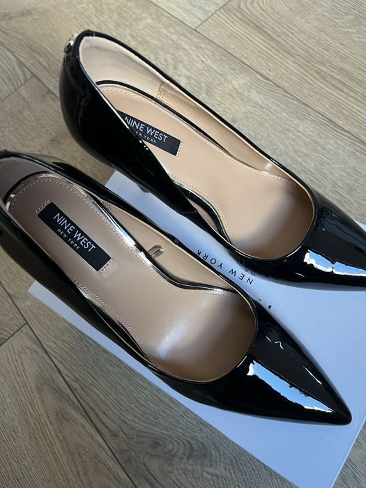 Śliczne szpilki lakierowane czarne Nine West 40 nowe