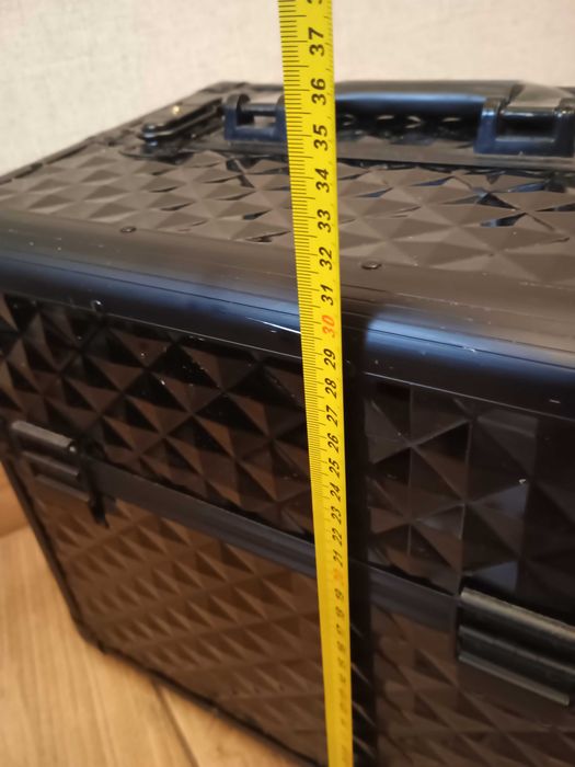 kufer na kosmetyki - czarny i okucia czarne