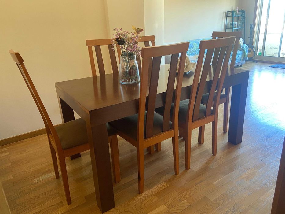 Conjunto de mesa de jantar extensível e 6 cadeiras