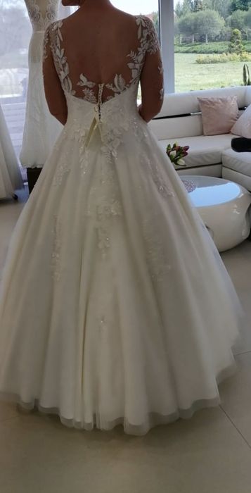 Suknia ślubna w kolorze śmietanki