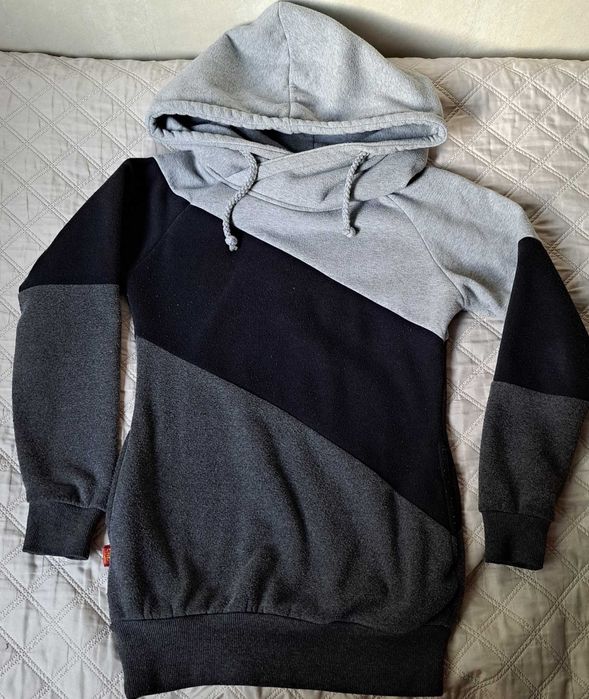 Szara czarna bluza z kapturem