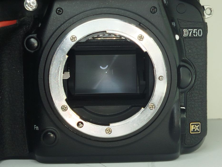 Nikon d750 i nikkor 80-200mm f2,8 Mark III zestaw gotowy do užycia od razu po kupnie