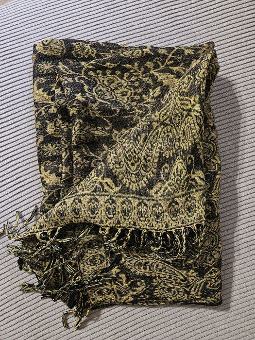 Szal w stylu boho / orientalnym ze wzorem paisley