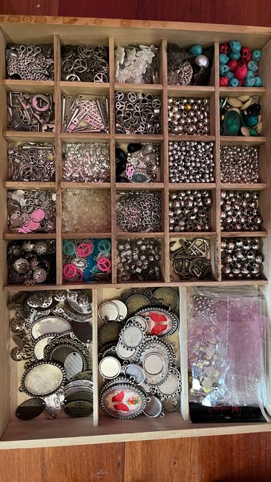 Lote de peças para bijuteria