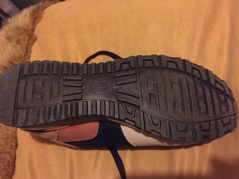 Ténis Guess não originais 20 euros tamanho 40