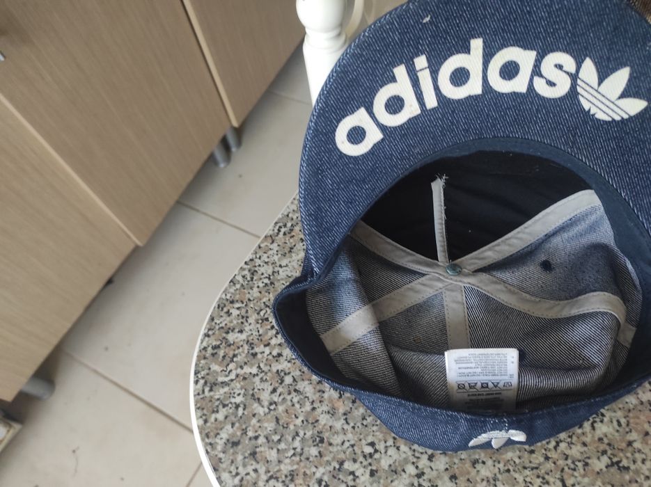 Boné de homem desportivo