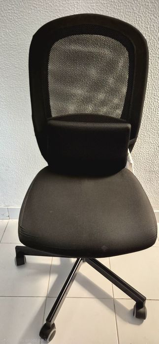 Cadeira escritorio preta FLINTAN.