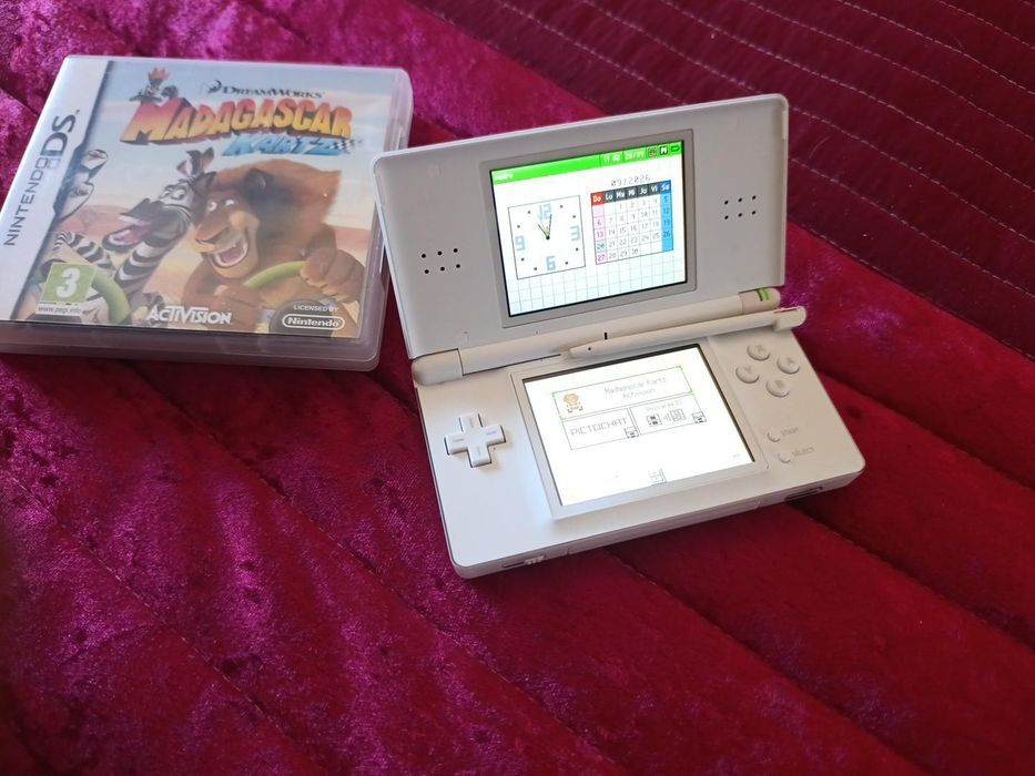 Nintendo DS Lite branca + jogo Madagascar Kartz